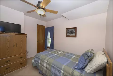 Bedroom - 1008 Pine St, Ottawa, IL 61350 photo 1 of 2