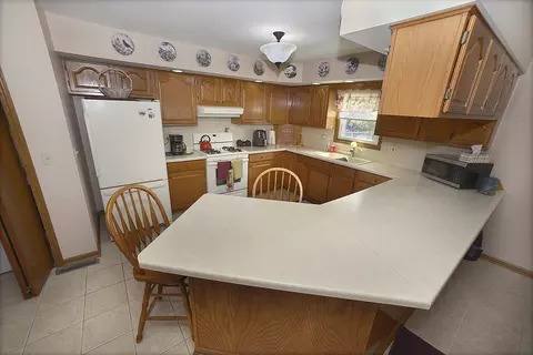 Kitchen - 1008 Pine St, Ottawa, IL 61350 photo 2 of 2