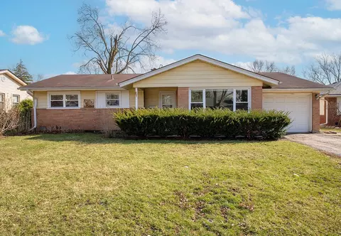 251 Clearmont Dr, Elk Grove Village, IL 60007