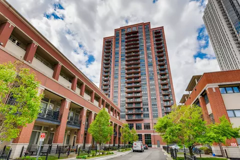 330 N Jefferson St #1805, Chicago, IL 60661