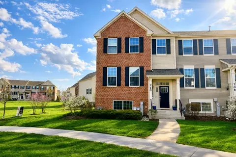710 Springside Ct, Oswego, IL 60543