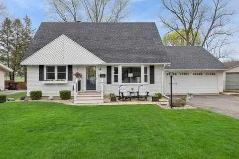 305 2nd Ct, Crystal Lake, IL 60014