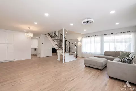 Living - 2 Stuart On Oxford St, Rolling Meadows, IL 60008 photo 2 of 6