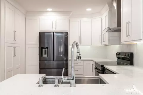Kitchen - 2 Stuart On Oxford St, Rolling Meadows, IL 60008 photo 2 of 6