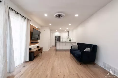 Living - 2 Stuart On Oxford St, Rolling Meadows, IL 60008 photo 5 of 6