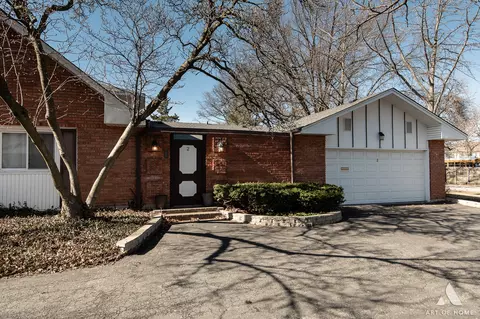 Exterior - 2 Stuart On Oxford St, Rolling Meadows, IL 60008 photo 3 of 4