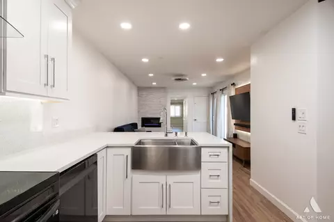 Kitchen - 2 Stuart On Oxford St, Rolling Meadows, IL 60008 photo 5 of 6