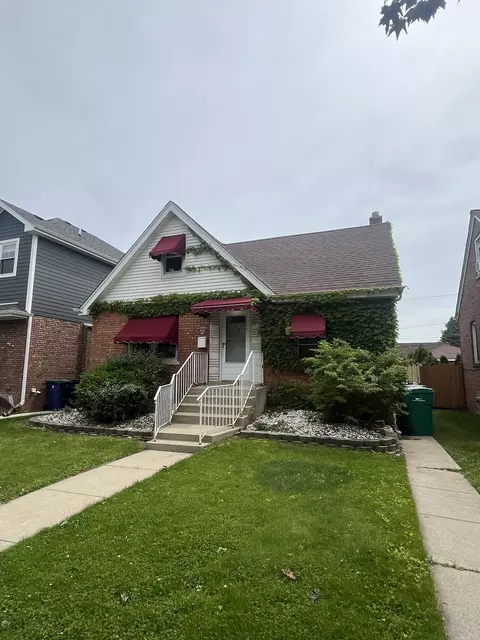 10029 S Trumbull Ave, Evergreen Park, IL 60805