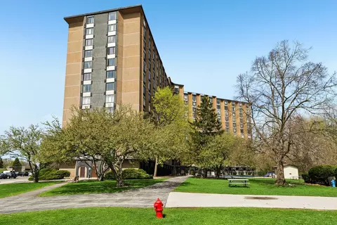 1 Renaissance Pl #1022, Palatine, IL 60067