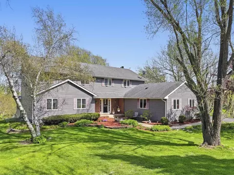 4218 Billingsgate Ln, Woodstock, IL 60098