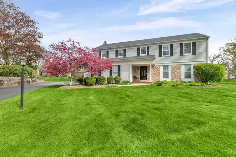 995 Georgetowne Ln, Barrington, IL 60010