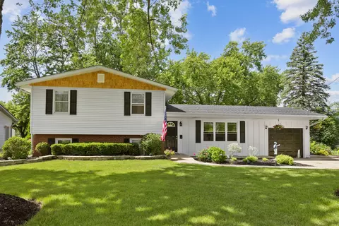586 Aztec Dr, Carol Stream, IL 60188