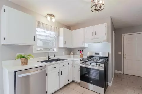 Kitchen - 12 Spiria Ct, Bloomington, IL 61701 photo 2 of 3