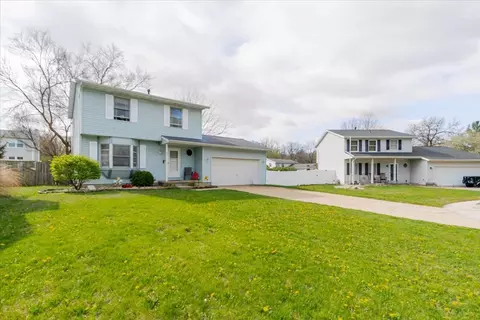 Exterior - 12 Spiria Ct, Bloomington, IL 61701 photo 2 of 8