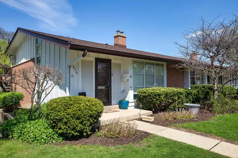 276 Crestwood Vlg, Northfield, IL 60093