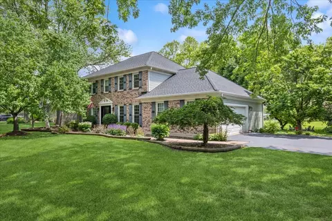 3002 Easton Pl, Saint Charles, IL 60175