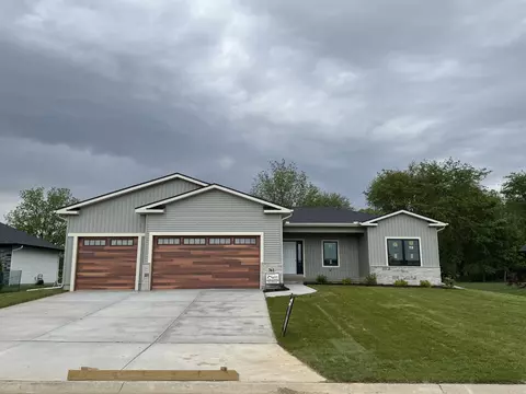 361 Linda Ln, Riverdale, IA 52722