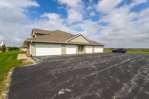 Exterior - 440 E Franklin St #204, Eldridge, IA 52748 photo 5 of 6