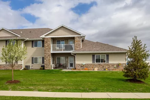 440 E Franklin St #204, Eldridge, IA 52748