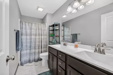 Bath - 440 E Franklin St #204, Eldridge, IA 52748 photo 1 of 4