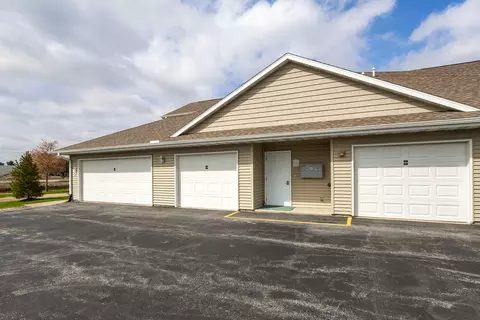 Exterior - 440 E Franklin St #204, Eldridge, IA 52748 photo 6 of 6