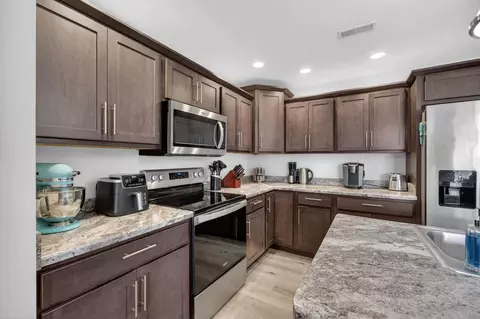 Kitchen - 440 E Franklin St #204, Eldridge, IA 52748 photo 5 of 5