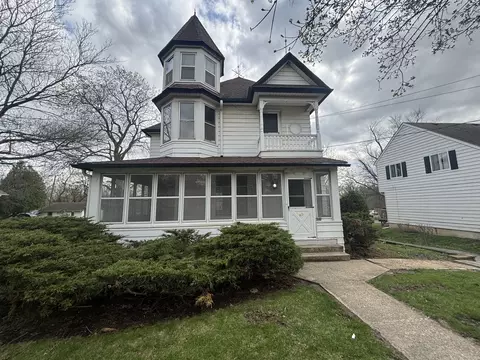 4221 Old Grand Ave, Gurnee, IL 60031