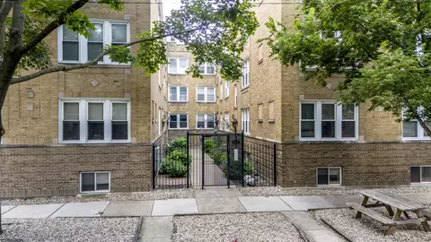 4728 N Kenneth Ave #3E, Chicago, IL 60630