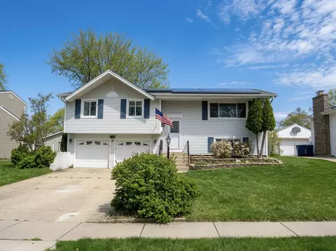 630 Clover Ln, Schaumburg, IL 60193