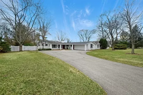 1161 Winwood Dr, Lake Forest, IL 60045