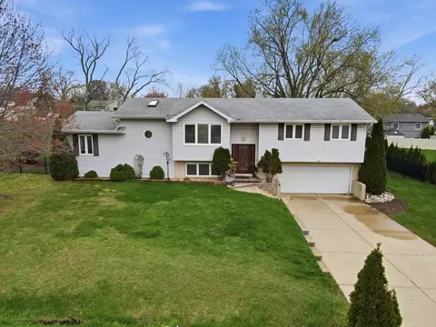 22 W630 Armitage Ave, Glen Ellyn, IL 60137