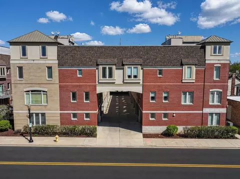 922 Warren Ave #103, Downers Grove, IL 60515