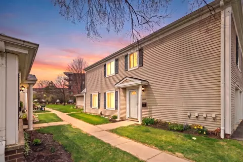 1220 Cove Dr #224D, Prospect Heights, IL 60070