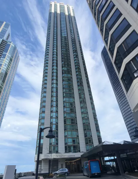 195 N Harbor Dr #3905, Chicago, IL 60601