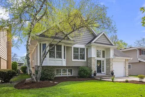 831 S Dryden Pl, Arlington Heights, IL 60005