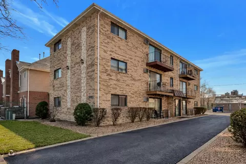 6317 W 64th Pl #2S, Chicago, IL 60638