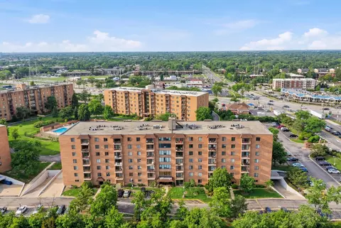 1777 W Crystal Ln #602, Mount Prospect, IL 60056