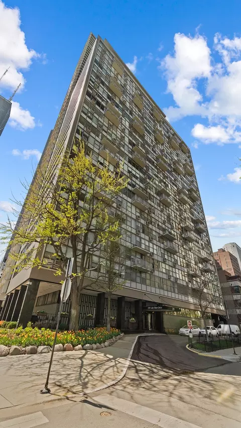 1000 N Lake Shore Dr #404, Chicago, IL 60611
