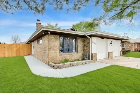 1310 Beverly Ln, Streamwood, IL 60107