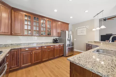 Kitchen - 26404 W Red Apple Rd, Plainfield, IL 60585 photo 2 of 3