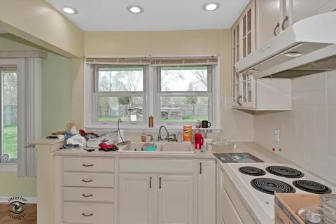 Kitchen - 4012 204th St, Matteson, IL 60443 photo 2 of 2