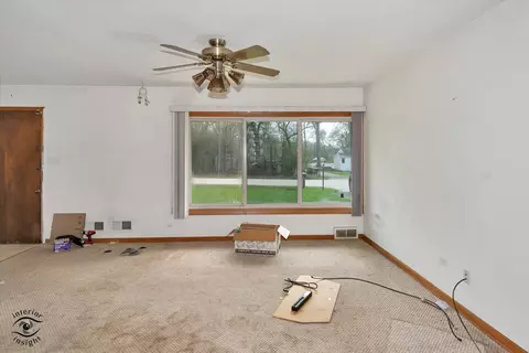 Living - 4012 204th St, Matteson, IL 60443 photo 2 of 4