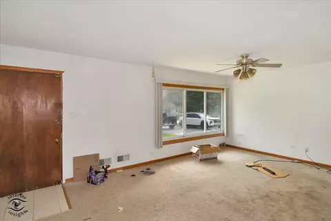 Living - 4012 204th St, Matteson, IL 60443 photo 1 of 4