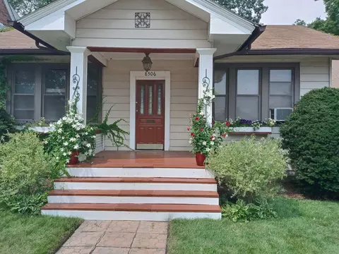 8506 S Euclid Ave, Chicago, IL 60617