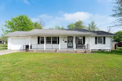 1810 W Chestnut St, Marion, IL 62959