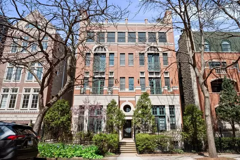 840 W Buckingham Pl #4, Chicago, IL 60657