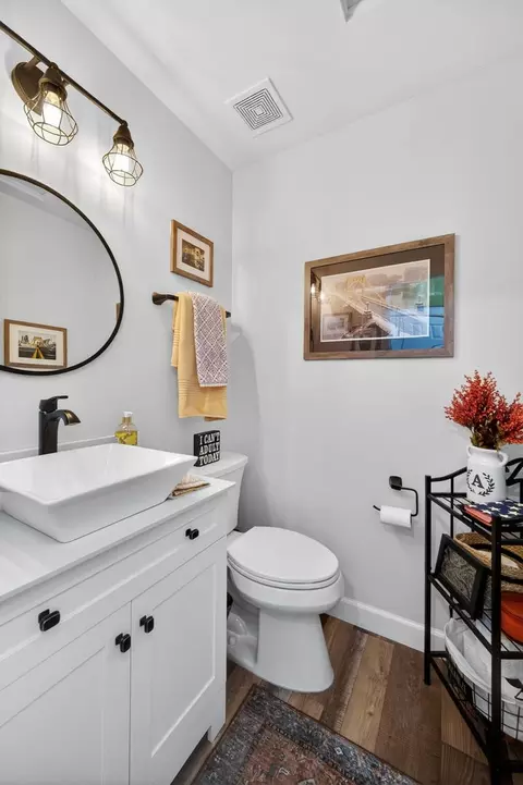 Bath - 2209 Carpenter Ave, Plainfield, IL 60586 photo 2 of 4