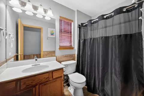 Bath - 2209 Carpenter Ave, Plainfield, IL 60586 photo 4 of 4