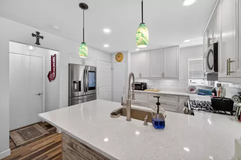 Kitchen - 2209 Carpenter Ave, Plainfield, IL 60586 photo 4 of 5