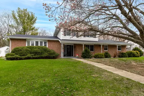 2339 Troy Dr, East Moline, IL 61244